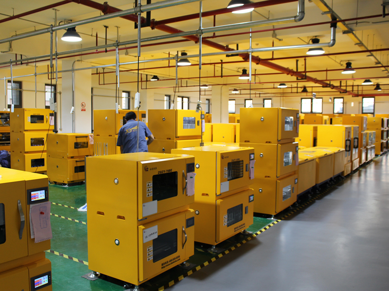 Usine d'incubateurs agitateurs et d'agitateurs de laboratoire